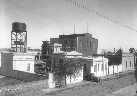 Archivo: Usina vieja - Calle 22 y 9.jpg